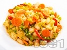 Рецепта Зеленчукова салата с боб, праз, моркови и чушки